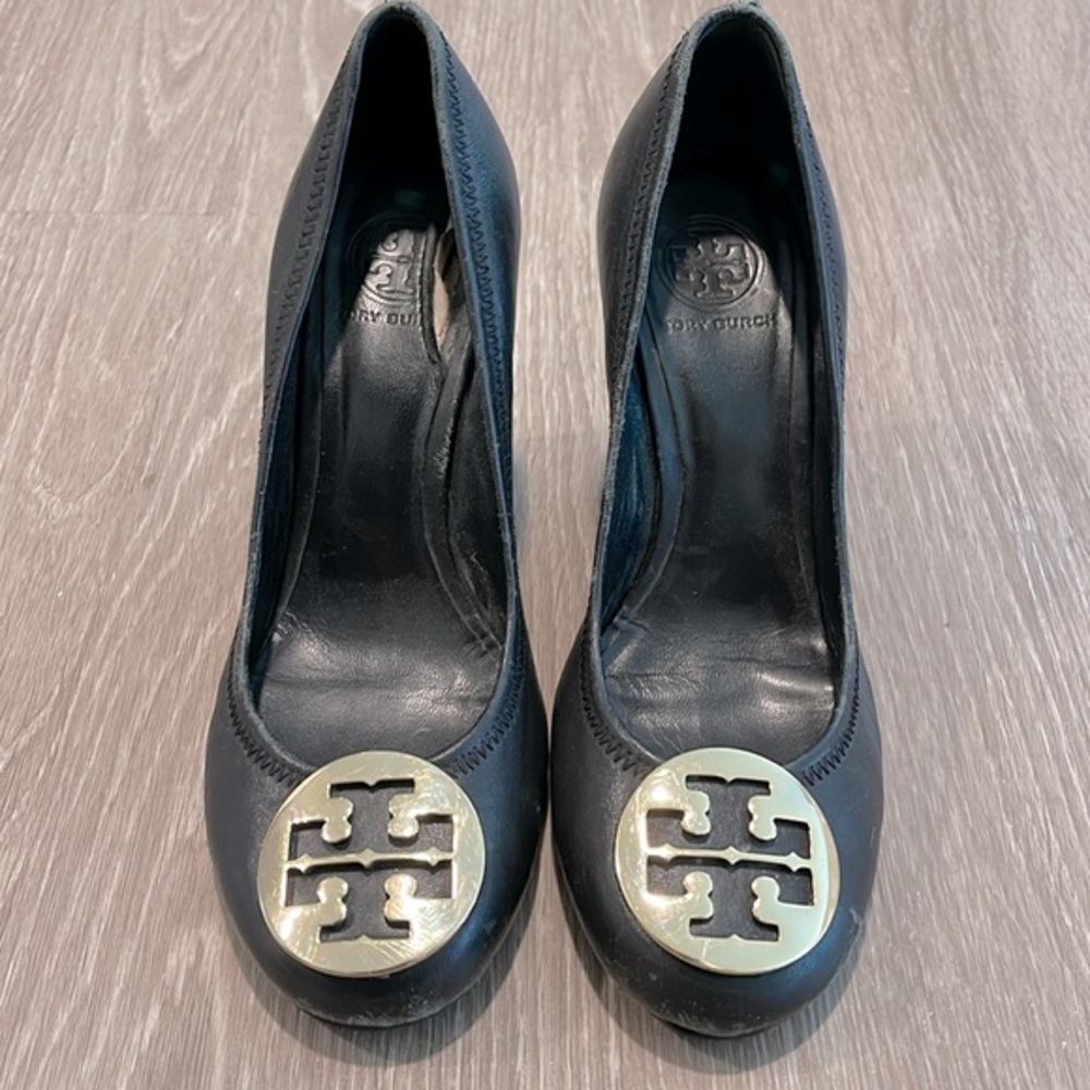 Tory Burch Black Sophie Wedge Mestico Leather Gold Metal Logo Womens Size 9